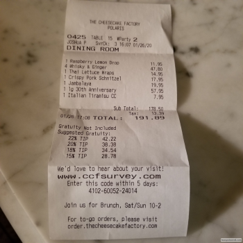Reseña del consumidor - Seguridad alimentaria The Cheesecake Factory, Polaris Parkway, Columbus, OH, USA My husband and I ate there earlier this m... foto #3