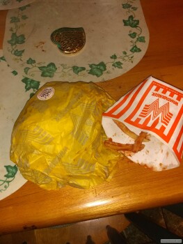 Reseña del consumidor - Seguridad alimentaria Whataburger, North Freeway, Houston, TX 77022, USA I went there last night 03/17/2020 at 7:30pm..3 b... foto #3
