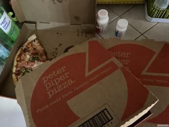 Verbraucherbewertung – Lebensmittelsicherheit Peter Piper Pizza, Horizon Boulevard, Horizon City, TX, USA The only thing we all ate was pizza last... Foto #2
