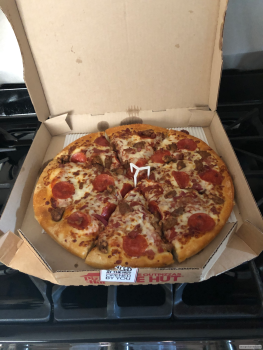 Avis du consommateur - Sécurité alimentaire Pizza Hut, South Street, Lakewood, CA, USA Large 3 Topping Pizza from there. I got it deal, a Large... photo #3