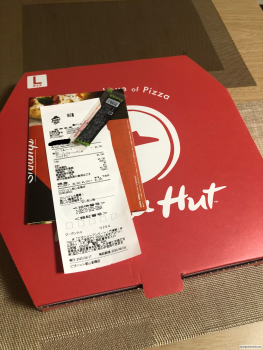 Consumer Review - Food Safety Pizza Hut, ３丁目-365 安積町荒井 Koriyama, Fukushima, Japan Eating pizza from there and then putting... photo #3