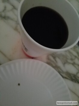 Avis du consommateur - Sécurité alimentaire Hardee's, Army Post Road, Des Moines, IA, USA Foreign objects in coffee, have been sicks for days wi... photo #2