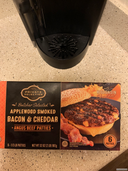 Avaliação do consumidor - Segurança alimentar Kroger, Mt Zion Rd, Florence, KY, USA We purchased Private Selection Cheddar bacon burgers (frozen).... foto #2