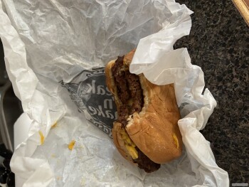 Avaliação do consumidor - Segurança alimentar Steak 'n Shake, Stonecrest Circle, Stonecrest, GA, USA Hello, Yesterday around 12 noon 6/28/2020 me... foto #3