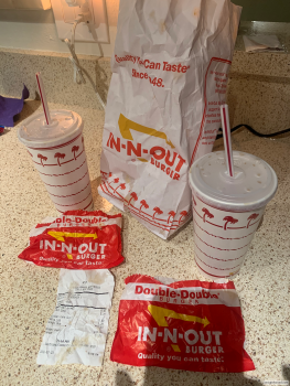消费者评论 - 食品安全 In-N-Out Burger, Balboa Boulevard, Northridge, CA, USA I ate here 2 weeks ago , i ordered  a Double... 照片 #2