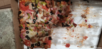 مراجعة المستهلك - سلامة الغذاء Jet's Pizza, East 10 Mile Road, Eastpointe, MI, USA I got 10 with extra cheese had a few slices and... صورة فوتوغرافية #1