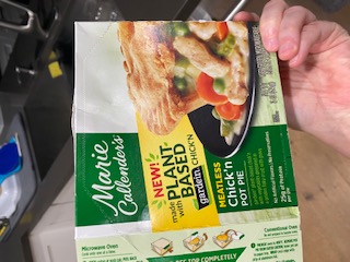 消费者评论 - 食品安全 Marie Callender's, Albertsons, Northridge, Los Angeles, CA, USA Marie Callender's frozen Chicken Pot... 照片 #2