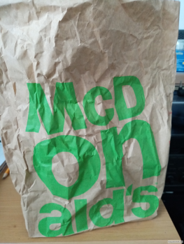 Reseña del consumidor - Seguridad alimentaria McDonald's Canvey Island, Canvey Island, Essex, UK Two cheeseburgers from here I ate the two burgers... foto #1
