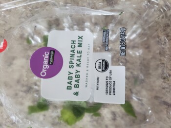 Consumer Review - Food Safety Walmart Supercenter, Sherwood Drive, Tilton, NH, USA Marketplace Organic Baby spinach & baby kale mi... photo #1
