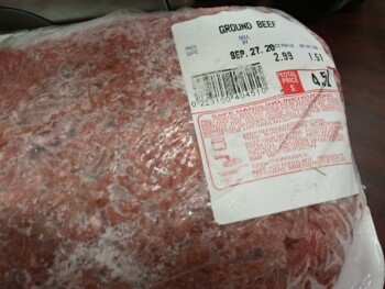 消费者评论 - 食品安全 Save A Lot, East 6th Street, Franklin, OH, USA Bad hamburger being sold on shelf's there Started coo... 照片 #2