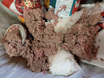消费者评论 - 食品安全 Save A Lot, East 6th Street, Franklin, OH, USA Bad hamburger being sold on shelf's there Started coo... 照片 #4