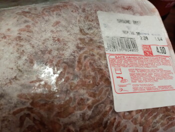消费者评论 - 食品安全 Save A Lot, East 6th Street, Franklin, OH, USA Bad hamburger being sold on shelf's there Started coo... 照片 #5