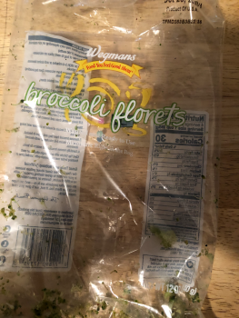 Verbraucherbewertung – Lebensmittelsicherheit Broccoli Florets, Wegmans, New York 31, Liverpool, NY, USA I felt extremely sick with horrible stoma... Foto #3