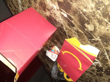 Consumer Review - Food Safety McDonald's, Blvd. Diaz Ordaz No.15601, Maurilio Magallon, 22450 Tijuana, B.C., Mexico Ambos hijos pr... photo #1