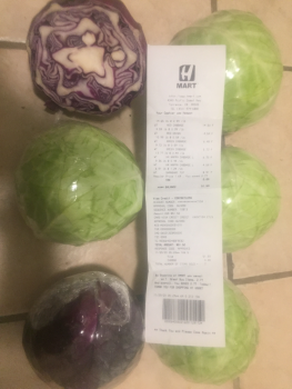 消费者评论 - 食品安全 H Mart Torrance, 4340 Pacific Coast Highway, Torrance, CA, USA Raw green cabbage and. Raw red cabbag... 照片 #3