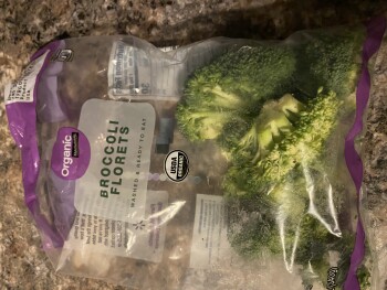 消费者评论 - 食品安全 Pre-washed broccoli, Walmart Supercenter, Trinity Parkway, Stockton, CA, USA I made broccoli and pot... 照片 #2