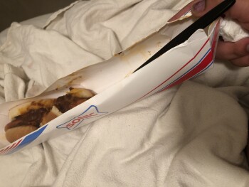 Verbraucherbewertung – Lebensmittelsicherheit Extra long chili cheese coney, Sonic Drive-In, Platte Falls Road, Platte City, MO, USA The half of a... Foto #2