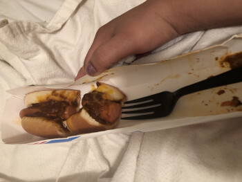 Verbraucherbewertung – Lebensmittelsicherheit Extra long chili cheese coney, Sonic Drive-In, Platte Falls Road, Platte City, MO, USA The half of a... Foto #3