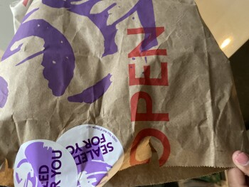 Avaliação do consumidor - Segurança alimentar Taco Bell, West General Screven Way, Hinesville, GA, USA I ordered 3 Dorito loco tacos and a Mountai... foto #3