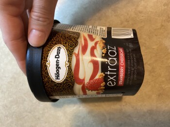 مراجعة المستهلك - سلامة الغذاء Haagen-Dazs, Sobeys Scott & Niagara, Scott Street, St. Catharines, ON, Canada 1 small pint of strawb... صورة فوتوغرافية #3