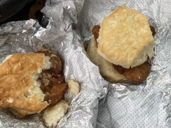 Verbraucherbewertung – Lebensmittelsicherheit Chick-fil-A, South Carrier Parkway, Grand Prairie, TX, USA I was given old food They tried to warm i... Foto #2