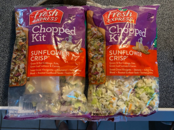 Reseña del consumidor - Seguridad alimentaria Fresh Express Salad, Olde Village Publix, North Indiana Avenue, Englewood, FL, USA Today, Not sure 3... foto #3