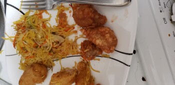Reseña del consumidor - Seguridad alimentaria Quality Foods Driftwood Mall, Courtenay, Cliffe Avenue, Courtenay, BC, Canada Chow mein sweet and so... foto #2