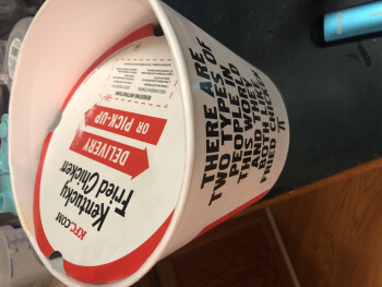 消费者评论 - 食品安全 KFC, State Road, Cuyahoga Falls, OH, USA Ur food  5 people and a baby, started feeling sick by throw... 照片 #2