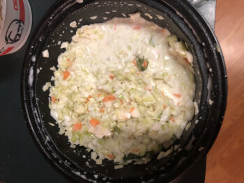 消费者评论 - 食品安全 KFC, State Road, Cuyahoga Falls, OH, USA Ur food  5 people and a baby, started feeling sick by throw... 照片 #3