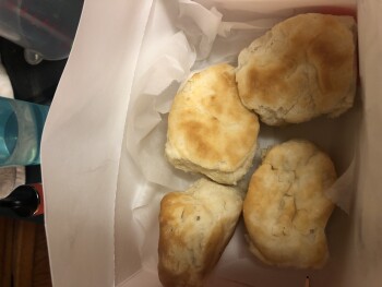 消费者评论 - 食品安全 KFC, State Road, Cuyahoga Falls, OH, USA Ur food  5 people and a baby, started feeling sick by throw... 照片 #6