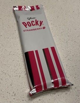 Avis du consommateur - Sécurité alimentaire Pocky Sticks, Melbourne VIC, Australia Strawberry Pocky Sticks One person. 4 hours after digestion.... photo #2
