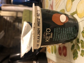 Avis du consommateur - Sécurité alimentaire Woodman's Food Market, North Westhill Boulevard, Appleton, WI, USA Keto brand yogurt coconut flavor... photo #2