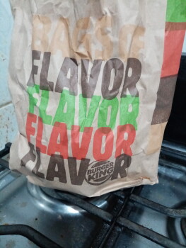 Consumer Review - Food Safety Burger King, Av Aguamilpa 1060, 63173 Tepic, Nay., Mexico Comió amburguesa y los nugget.  Todos en c... photo #1