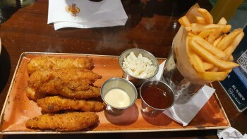 Verbraucherbewertung – Lebensmittelsicherheit Hard Rock Cafe, 26 Sentosa Gateway, Resorts World Sentosa, The Forum, Singapore Foods from there Sto... Foto #2