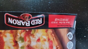 Verbraucherbewertung – Lebensmittelsicherheit Ingles Markets, 499 Weaverville Road, Asheville, NC, USA 8/22/2021,  Red Barron frozen supreme pizza... Foto #2