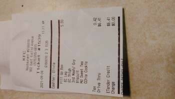 مراجعة المستهلك - سلامة الغذاء KFC, East Euclid Avenue, Des Moines, IA, USA Went for lunch brought a number 1 meal which is a thigh... صورة فوتوغرافية #3