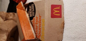 Avis du consommateur - Sécurité alimentaire McDonald's, 6091 Florin Rd, Sacramento, CA 95823, USA Appears that the edge of a a couple hamburger... photo #3