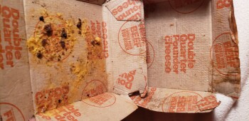 Avis du consommateur - Sécurité alimentaire McDonald's, 6091 Florin Rd, Sacramento, CA 95823, USA Appears that the edge of a a couple hamburger... photo #4