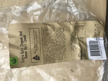 Reseña del consumidor - Seguridad alimentaria Woolworths Queanbeyan, Antill Street, Queanbeyan NSW, Australia Cheese and bacon roll foto #2