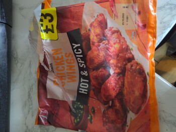 消费者评论 - 食品安全 Iceland Foods, Carr Pit Road, Moldgreen, Huddersfield, UK Their own brand hot and spicy chicken wing... 照片 #2