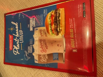 Verbraucherbewertung – Lebensmittelsicherheit Johnny Rockets, Mohegan Sun Boulevard, Montville, CT, USA I’m thinking an impossible burger I ate la... Foto #2