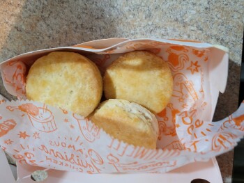 Avaliação do consumidor - Segurança alimentar Popeyes Louisiana Kitchen, 9001 S Harlem Ave, Bridgeview, IL 60455, USA Either chicken sandwich or c... foto #2