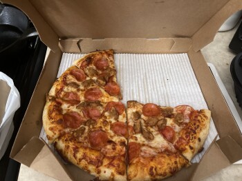 مراجعة المستهلك - سلامة الغذاء Pizza Hut, North 11th Avenue, Hanford, CA, USA I ordered a medium pizza, sausage and pepperoni, chee... صورة فوتوغرافية #3