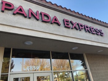 消费者评论 - 食品安全 Shrimp Box, Panda Express, 6859 Topanga Canyon Blvd, Canoga Park, CA 91303, USA Saw hair on shrimp b... 照片 #3
