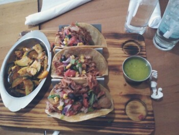Verbraucherbewertung – Lebensmittelsicherheit Blue Habanero - Street Tacos and Tequila, Brecksville Road, Brecksville, OH, USA Tacos. My daughter... Foto #1