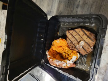 Verbraucherbewertung – Lebensmittelsicherheit Texas Roadhouse, Greenville Boulevard Southwest, Greenville, NC, USA I ordered takeout from here on... Foto #2