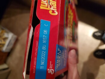 مراجعة المستهلك - سلامة الغذاء Lucky charms, Real Canadian Superstore, Thatcher Drive, Moose Jaw, SK, Canada 10 year old at lucky c... صورة فوتوغرافية #1