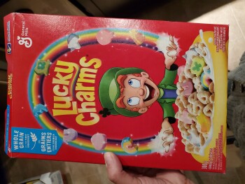 مراجعة المستهلك - سلامة الغذاء Lucky charms, Real Canadian Superstore, Thatcher Drive, Moose Jaw, SK, Canada 10 year old at lucky c... صورة فوتوغرافية #2