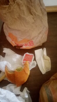 Reseña del consumidor - Seguridad alimentaria Burger King, Johnston Street, Lafayette, LA, USA March 18 2022,  Whopper or buffalo sauce Throwing u... foto #2