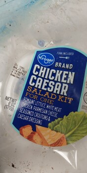 消费者评论 - 食品安全 Kroger, Harper Avenue, St. Clair Shores, MI, USA Chicken Caesar Salad, Ate salad at 9:30pm got nause... 照片 #2